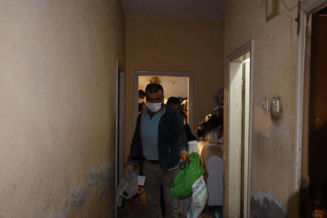 Nevşehir de çöple dolu evde annesinin cesediyle 1 ay yaşadı 2