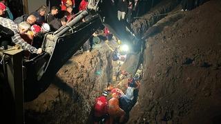 Bursa'dan acı haber... Kanalizasyon çukuru kazarken göçük altında kaldılar: 2 kardeş hayatını kaybetti