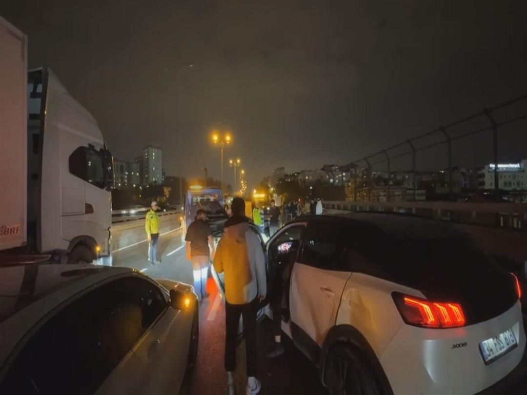 Bayrampaşa da makas attığı iddia edilen sürücü zincirleme kazaya neden oldu 3