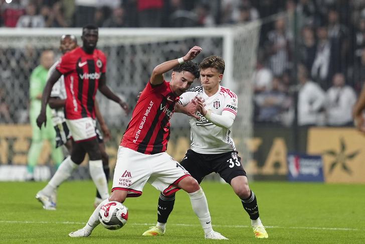 Beşiktaş'ın Gençlerbirliği yenilgisi sonrası Nihat Kahveci canlı yayında çılgına döndü! Sergen Yalçın'a olay sözler: 15 gün ne yaptınız? G3