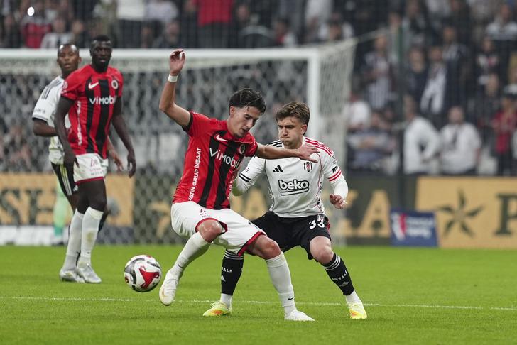 Beşiktaş'ın Gençlerbirliği yenilgisi sonrası Nihat Kahveci canlı yayında çılgına döndü! Sergen Yalçın'a olay sözler: 15 gün ne yaptınız? G4