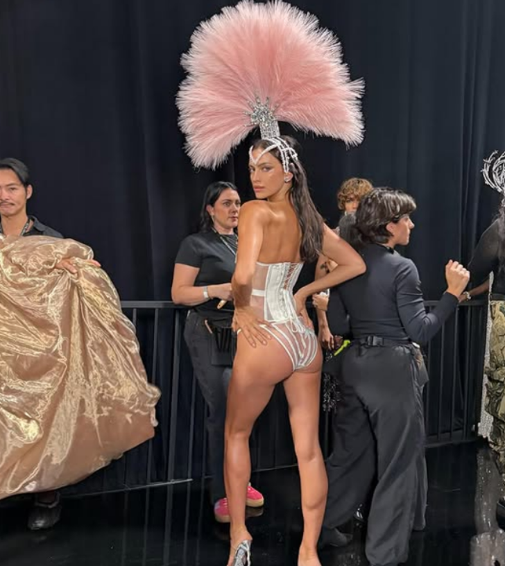 Irina Shayk Victoria’s Secret pozlarını paylaştı! Ashley Graham dayanamadı G4