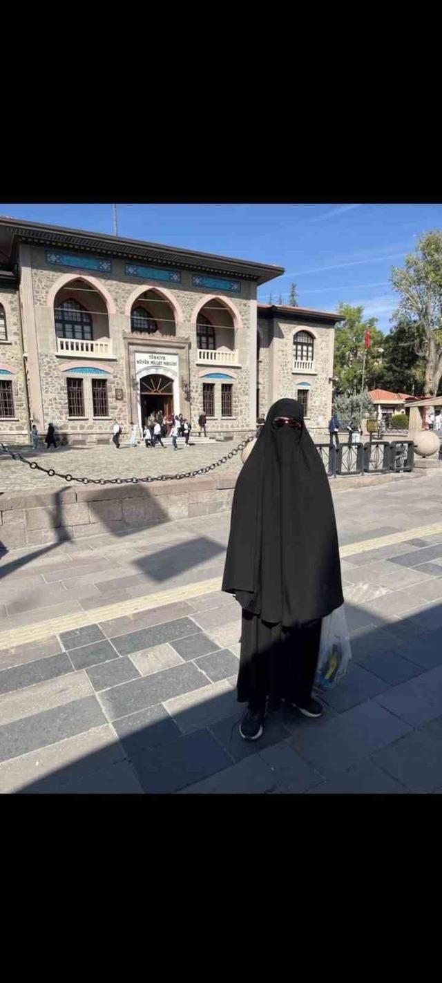 Ankara’da çarşafla gezen erkek şahıs gözaltına alındı 1