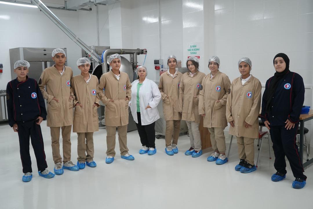 Yılda 3 milyon TL gelir! Fabrika gibi çalışıyor, öğrenip para kazanıyorlar 5