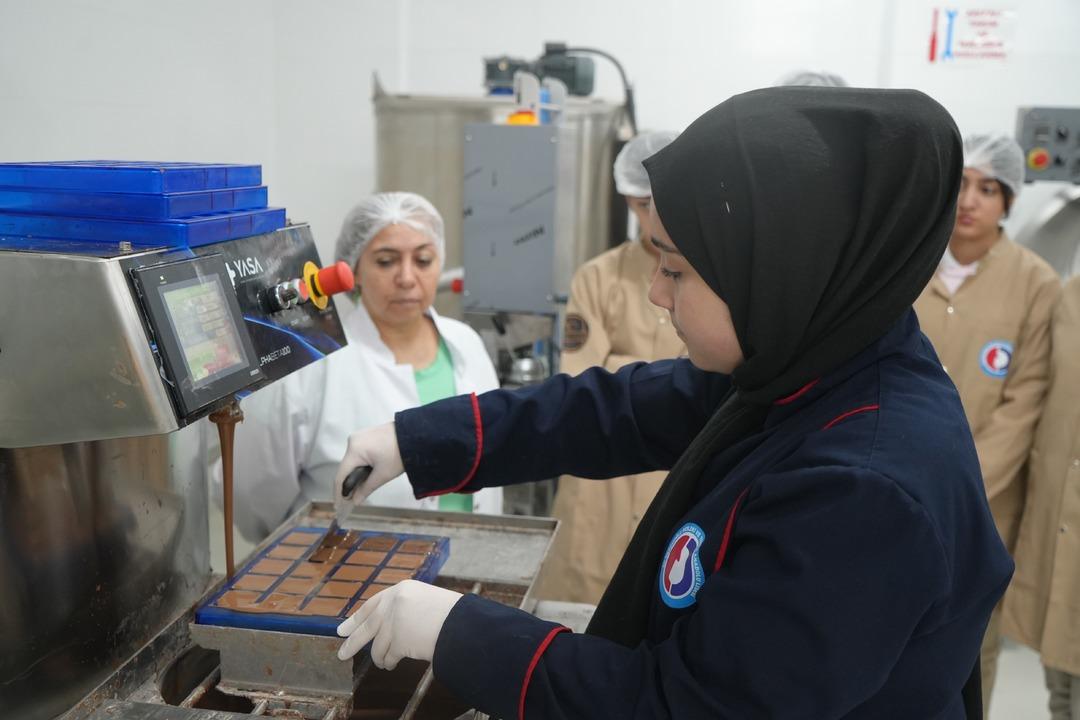 Yılda 3 milyon TL gelir! Fabrika gibi çalışıyor, öğrenip para kazanıyorlar 10