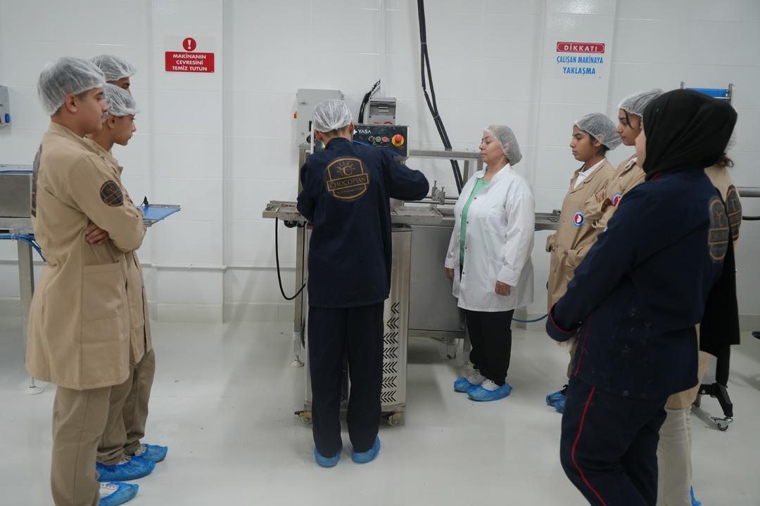 Yılda 3 milyon TL gelir! Fabrika gibi çalışıyor, öğrenip para kazanıyorlar 4