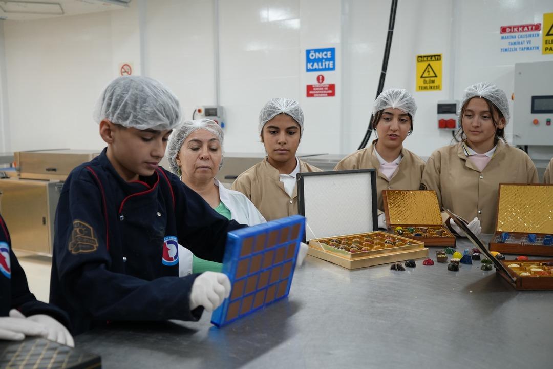 Yılda 3 milyon TL gelir! Fabrika gibi çalışıyor, öğrenip para kazanıyorlar 7