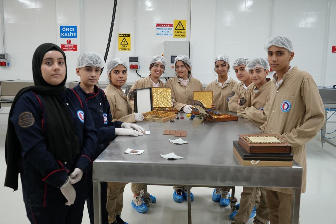 Yılda 3 milyon TL gelir! Fabrika gibi çalışıyor, öğrenip para kazanıyorlar 8