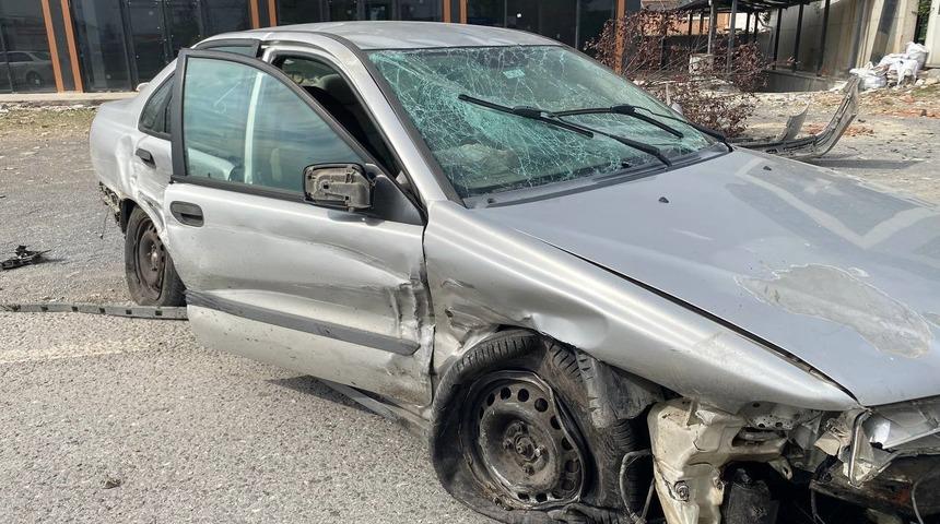 Hurdaya dönen otomobilden yaralı kurtuldu