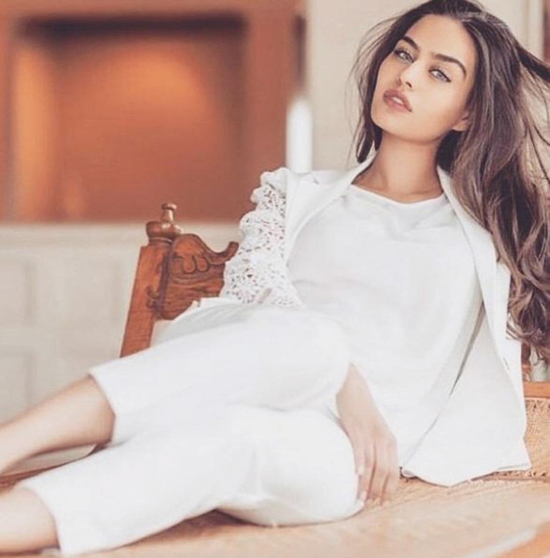 Mesut &Ouml;zil'in kalbini &ccedil;alan T&uuml;rk g&uuml;zel