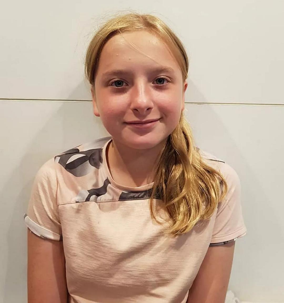 Gen&ccedil; kadın 12 yaşındaki kızı istismar etti! Skandal g&ouml;r&uuml;nt&uuml;ler ortaya &ccedil;ıktı, bavulu a&ccedil;ıp g&ouml;sterdi 1