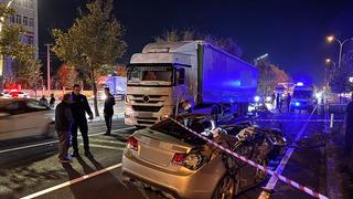 Aksaray'da feci kaza! Otomobil, tıra çarptı: Ağabey hayatını kaybetti, kardeşi ağır yaralandı