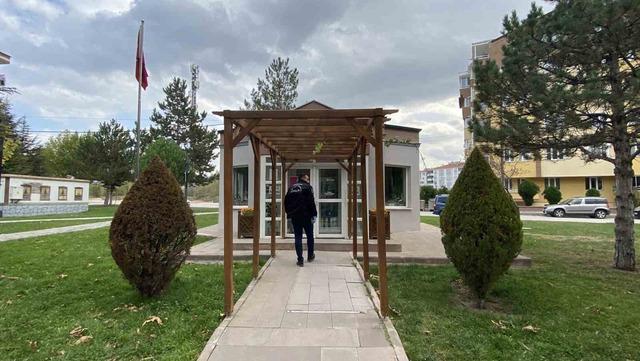 Motosikletli saldırgan muhtarlığa kurşun yağdırdı 5