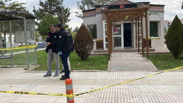 Motosikletli saldırgan muhtarlığa kurşun yağdırdı 2