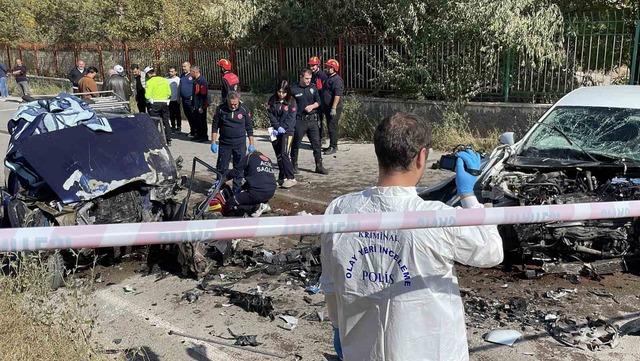 Sivas’ta iki otomobil çarpıştı: 1 ölü, 1 yaralı 6