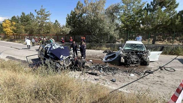 Sivas’ta iki otomobil çarpıştı: 1 ölü, 1 yaralı 5