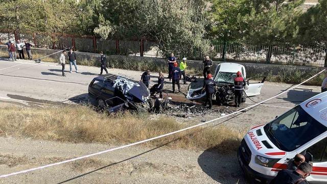 Sivas’ta iki otomobil çarpıştı: 1 ölü, 1 yaralı 3