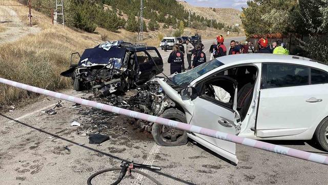 Sivas’ta iki otomobil çarpıştı: 1 ölü, 1 yaralı 2