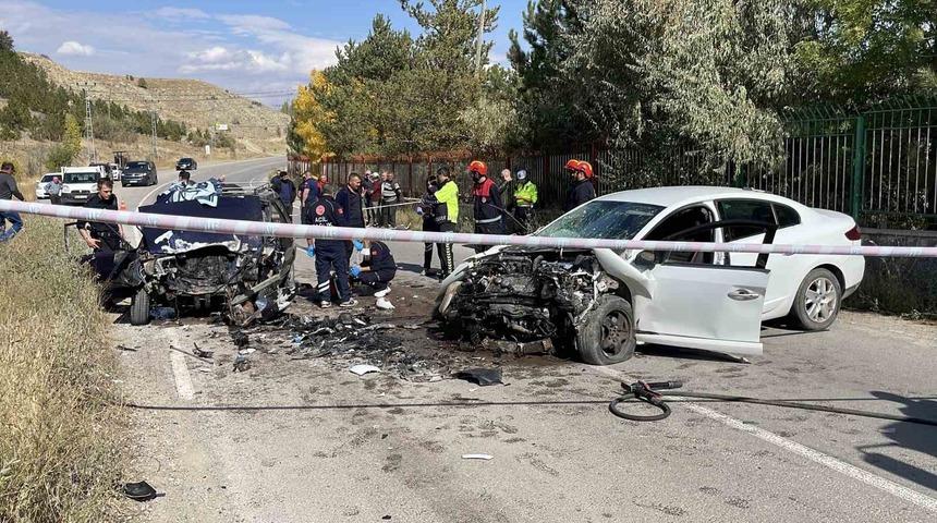 Sivas’ta iki otomobil çarpıştı: 1 ölü, 1 yaralı