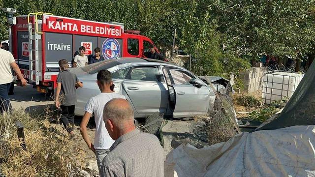 Yaralıları taşıyan ambulans ile otomobil çarpıştı: 8 yaralı 3
