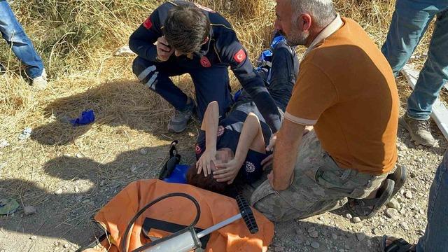 Yaralıları taşıyan ambulans ile otomobil çarpıştı: 8 yaralı 1
