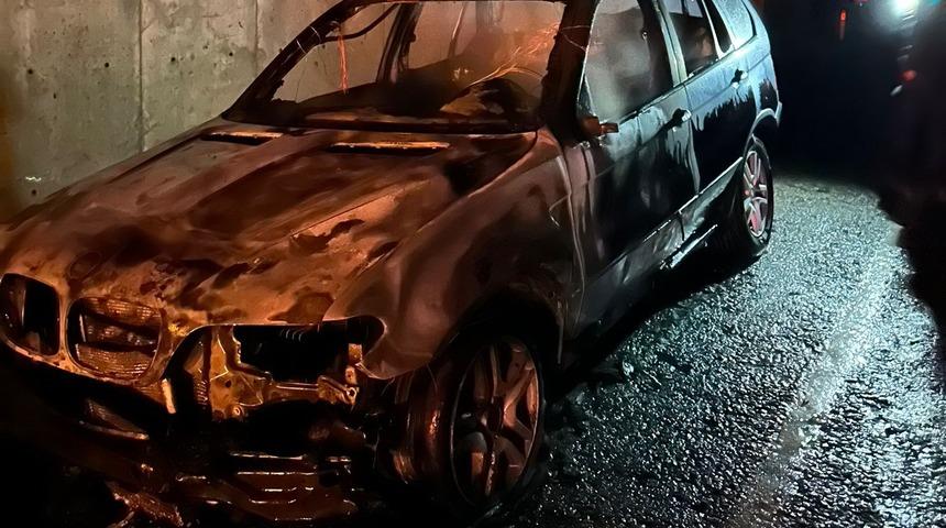 Sinop’ta yabancı plakalı araç küle döndü