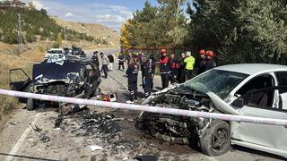 Sivas'ta iki otomobilin çarpıştığı feci kaza! Sürücülerden biri hayatını kaybetti, diğeri ağır yaralandı