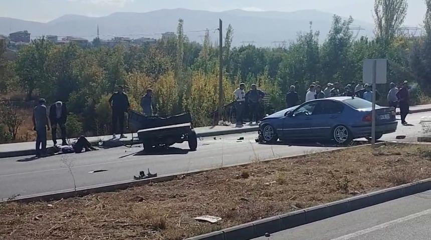 Malatya’da üç aracın karıştığı kazada, 1’i ağır 3 kişi yaralandı