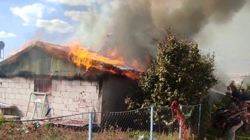 Malatya’da korkutan ev yangını