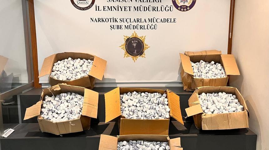 Tıra gizlemişler! Samsun'da 153 bin 615 sentetik ecza ele geçirildi