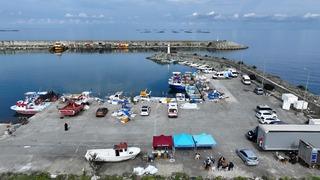 Trabzon'da denizde kaybolduğu iddia edilen balıkçıyı arama çalışmaları devam ediyor