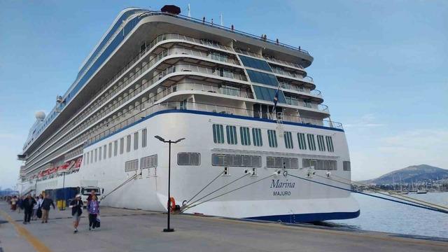 Dev yat Bodrum'a demirledi! 1000'den fazla yolcusu var