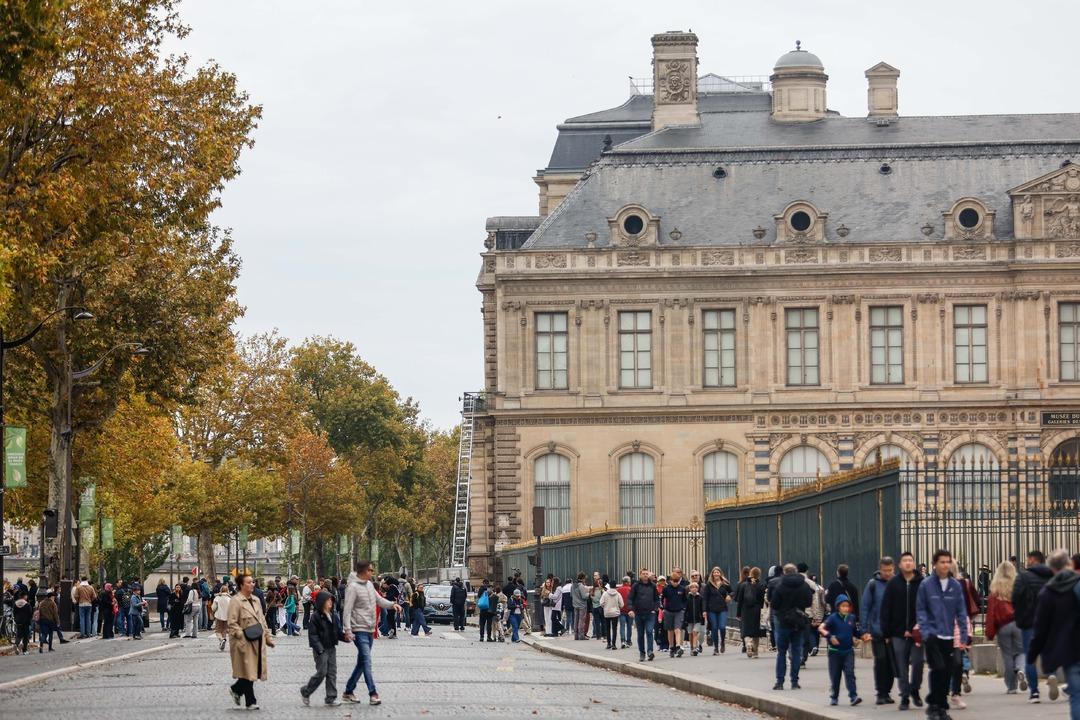 Louvre M&uuml;zesi nde film gibi soygun!  Paha bi&ccedil;ilemez  9 eser &ccedil;alındı: Şaşkına &ccedil;eviren planın detayları belli oldu... 8