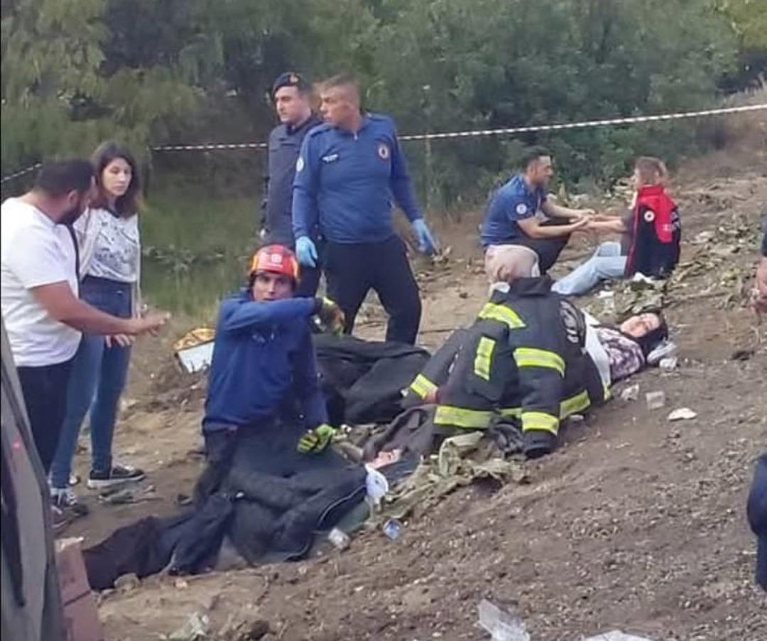 Denizli de tur otobüsü devrildi: Ölü ve çok sayıda yaralı var 2