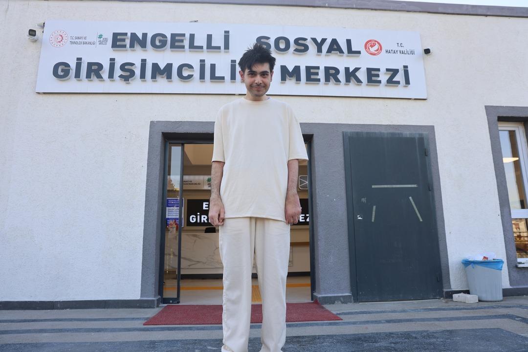  3 yıldır evden çıkmıyor, duş almıyordu! Telefon bağımlısı genç, ailelere seslendi: Çocuklarınıza bunu yapmayın! 5