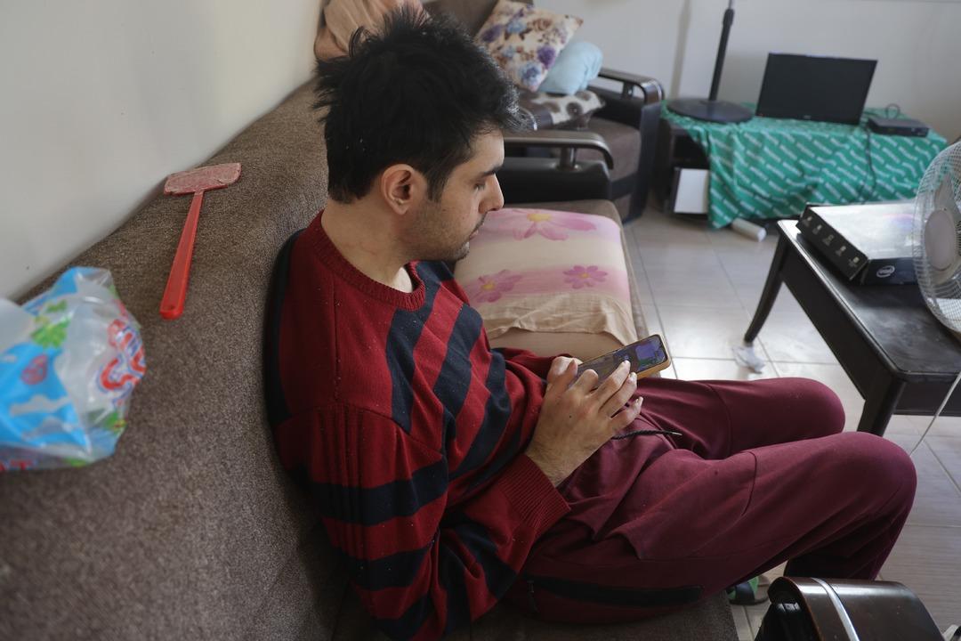  3 yıldır evden çıkmıyor, duş almıyordu! Telefon bağımlısı genç, ailelere seslendi: Çocuklarınıza bunu yapmayın! 4