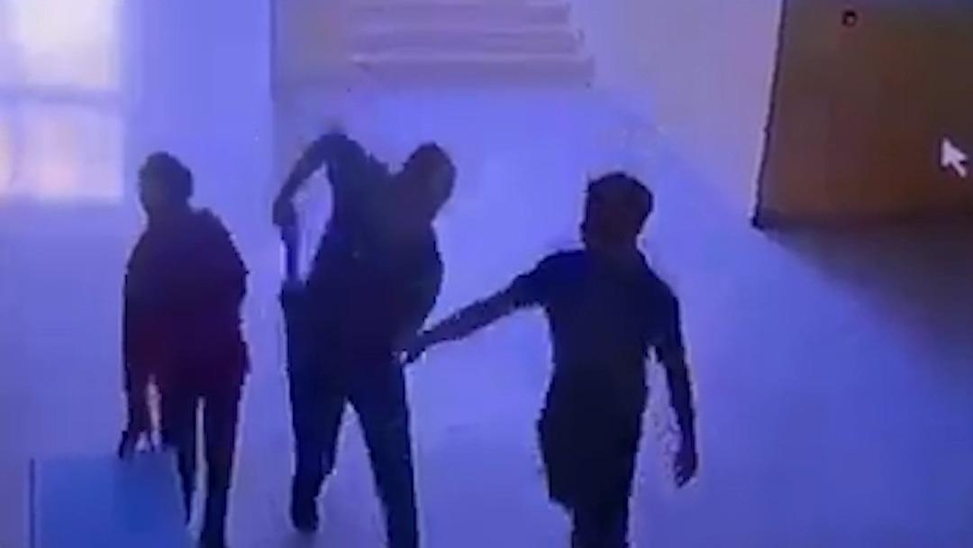 Öğrencilerinin yanında veli tarafından darp edildi! Canını kurtardı görevi bıraktı 1