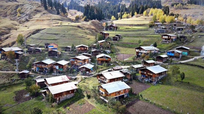 Maden köyü ahşap mimarisiyle dikkat çekiyor