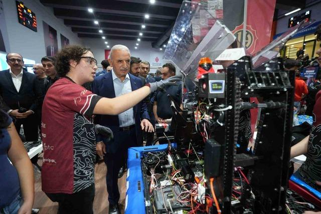 Ümraniye’de robot yarışları büyük heyecana sahne oldu 3