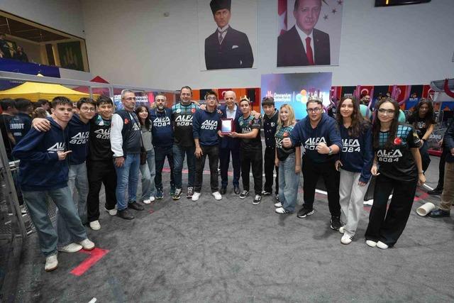 Ümraniye’de robot yarışları büyük heyecana sahne oldu 2