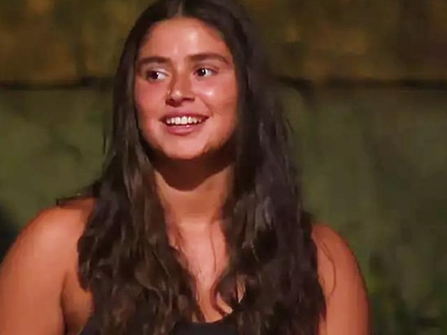 Önce başörtülü ardından derin dekolteli poz verince tepki çekti