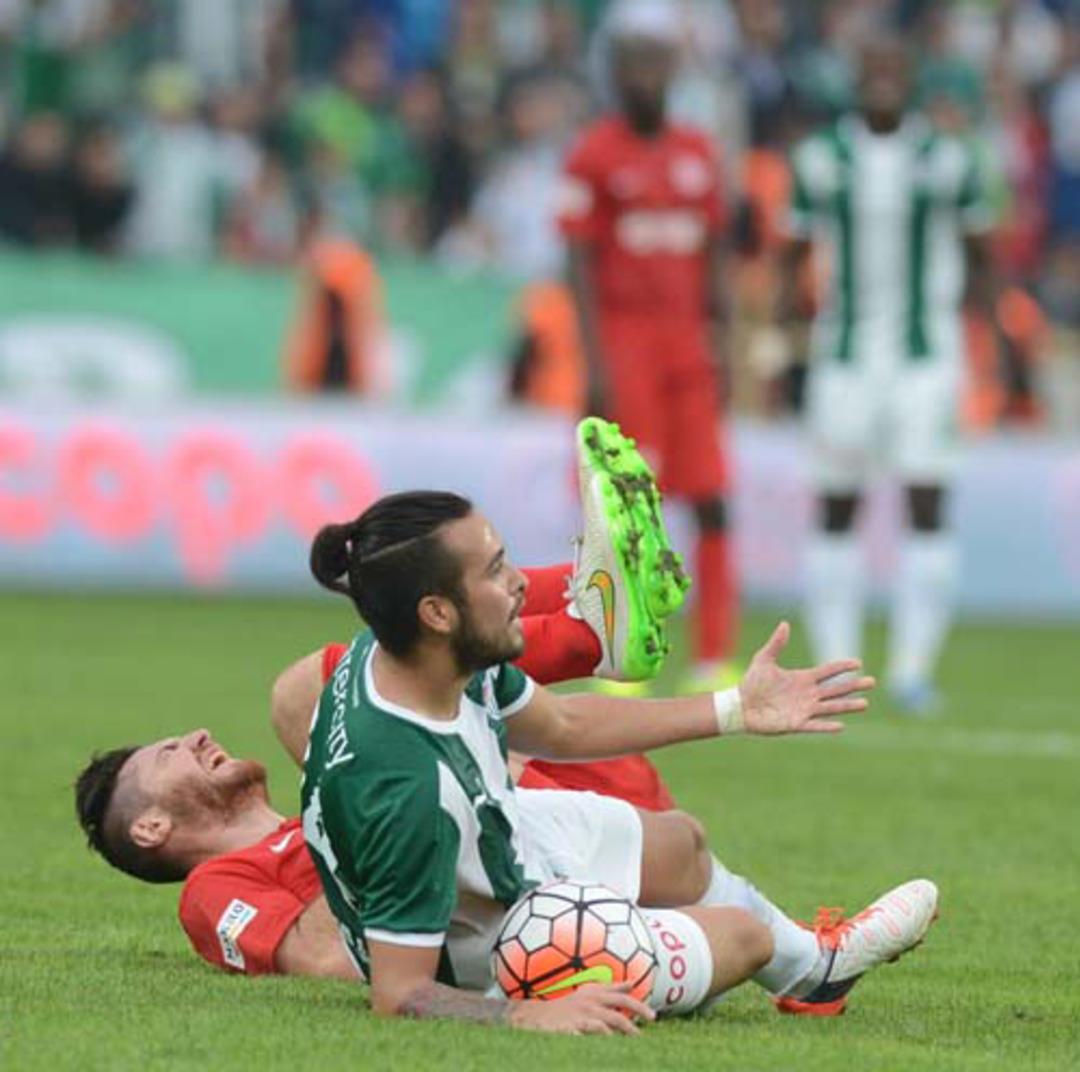 C&uuml;neyt &Ccedil;akır bunu affetmedi