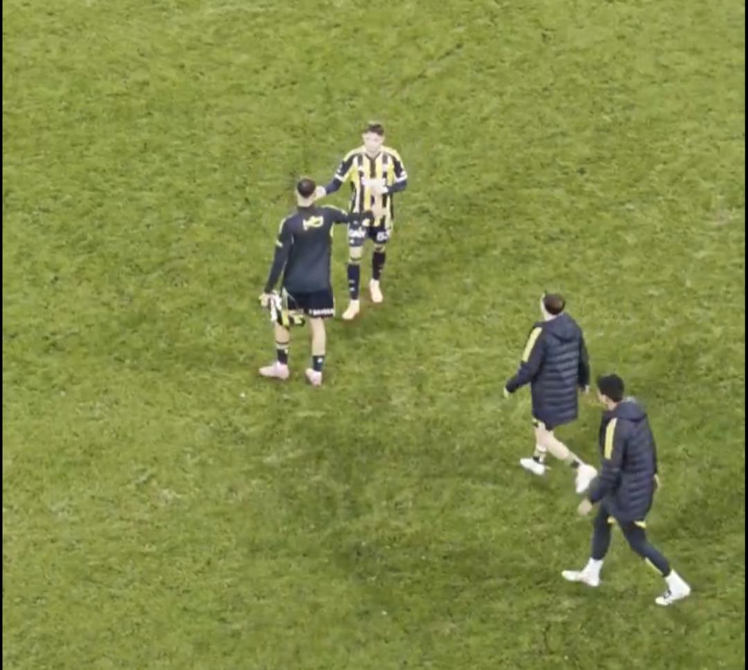 Tribünler tepki göstermişti! Szymanski den oyundan çıkarken olay hareket... Kerem Aktürkoğlu şaştı kaldı! 4