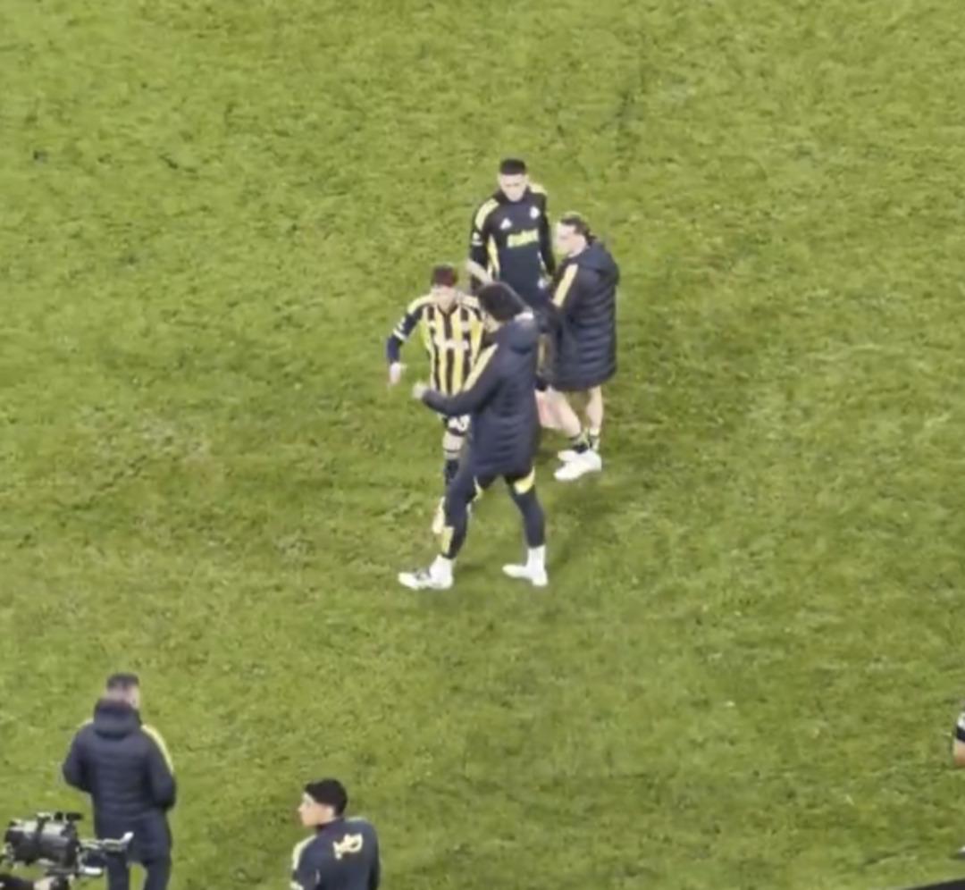 Tribünler tepki göstermişti! Szymanski den oyundan çıkarken olay hareket... Kerem Aktürkoğlu şaştı kaldı! 5