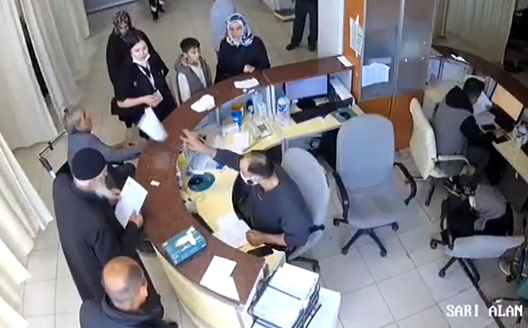 Acil serviste skandal: Oksijen isteyen engelli hastaya bağırıp hakaret etti, oğluna kalem fırlattı! Doktor hakkında soruşturma 1
