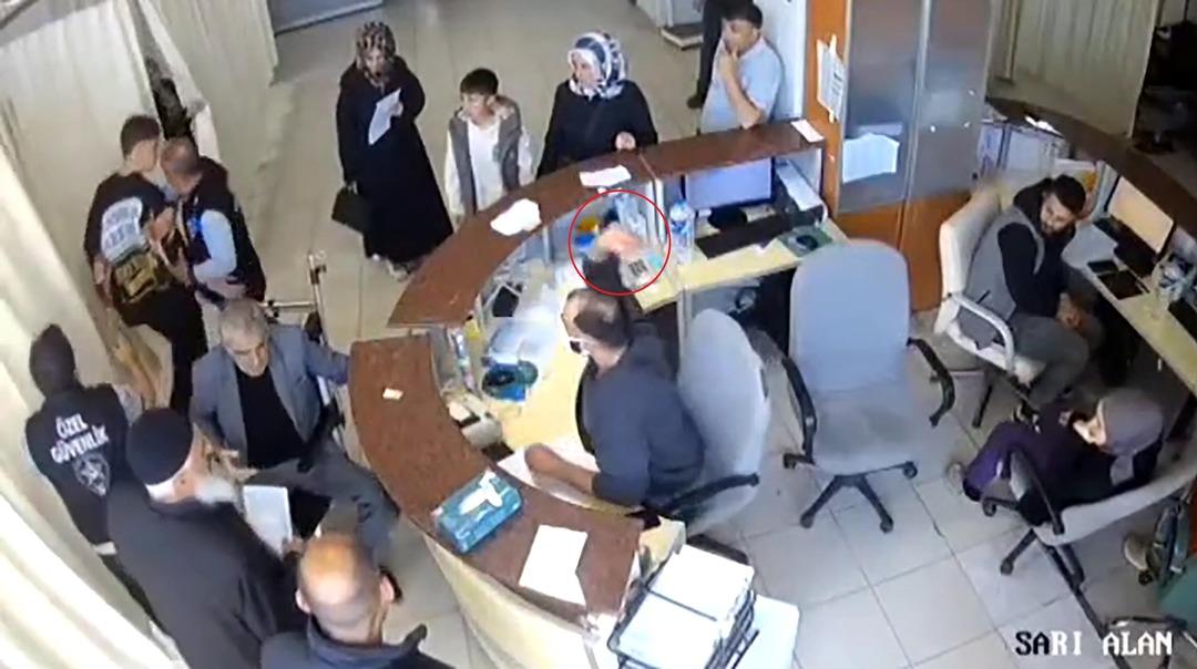 Acil serviste skandal: Oksijen isteyen engelli hastaya bağırıp hakaret etti, oğluna kalem fırlattı! Doktor hakkında soruşturma 2