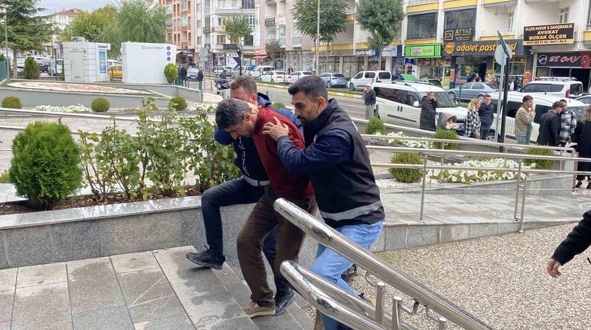 Babasını tüfekle öldüren zanlı adliyeye sevk edildi