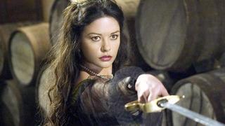 Catherine Zeta-Jones’tan derin dekolteli mayosuyla yıllara meydan okudu