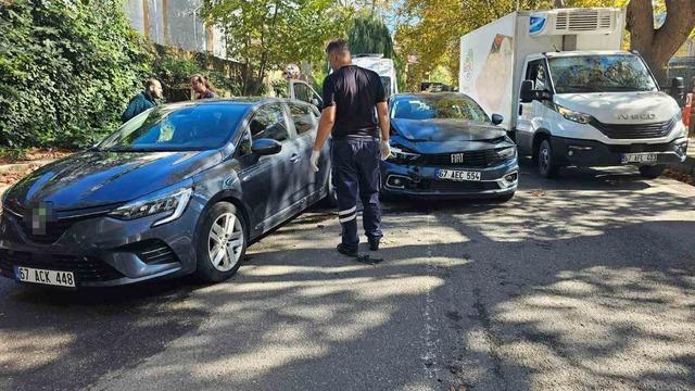 Seyir halindeyken önündeki araca çarpan sürücü yaralandı 1