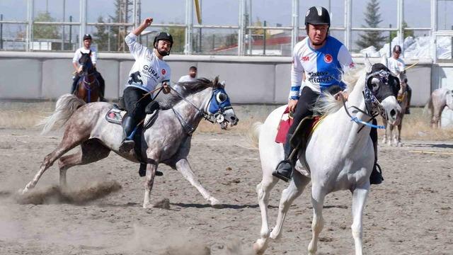 Erzurum’da cirit heyecanı sürüyor